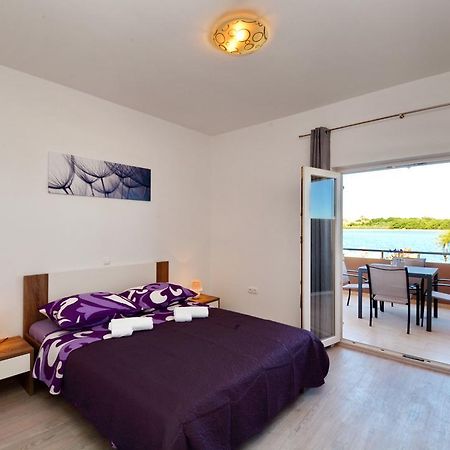 Apartments Clara ニン エクステリア 写真