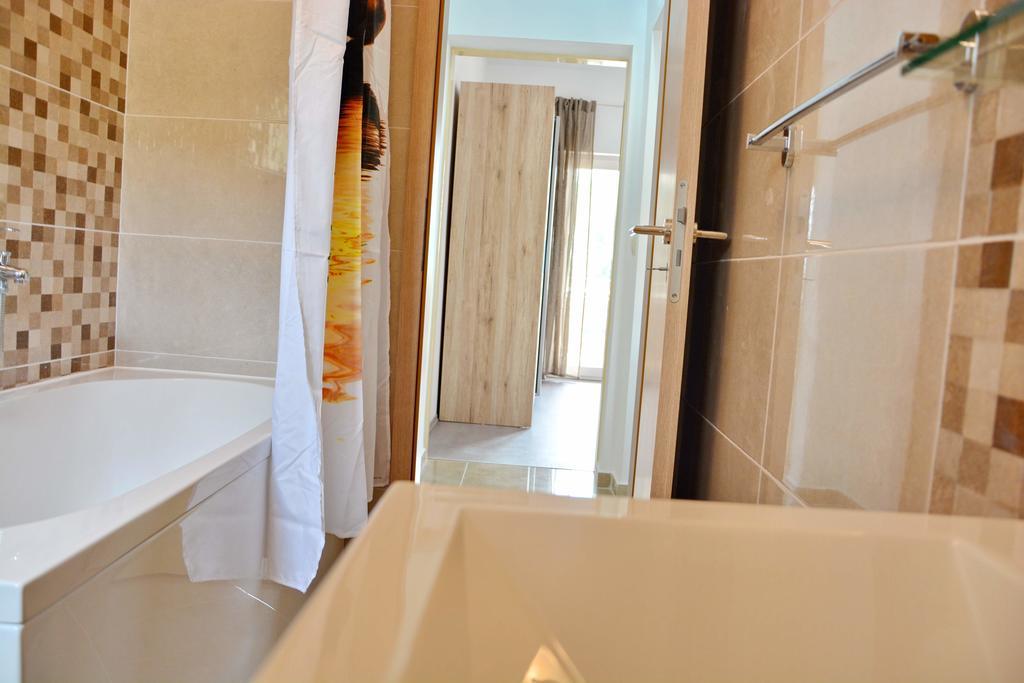 Apartments Clara ニン エクステリア 写真