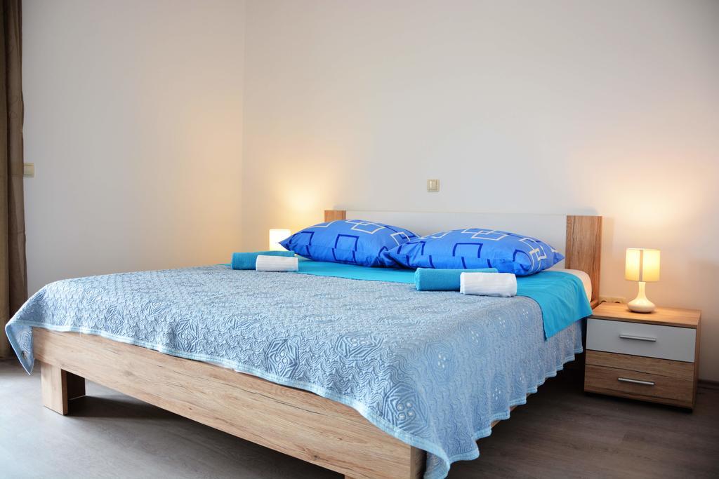 Apartments Clara ニン エクステリア 写真